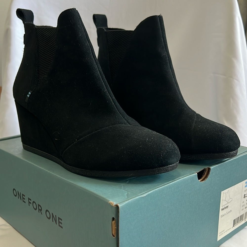 TOMS Kelsey Booties | Black Suede